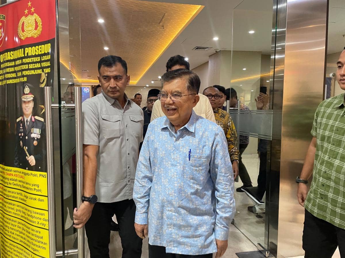 Wakil Presiden ke-10 dan ke-12 RI, Jusuf Kalla (JK), di Bareskrim Polri, Jakarta Selatan, Rabu (8/4/2026). (IDN Times/Yovita Arnelia)
