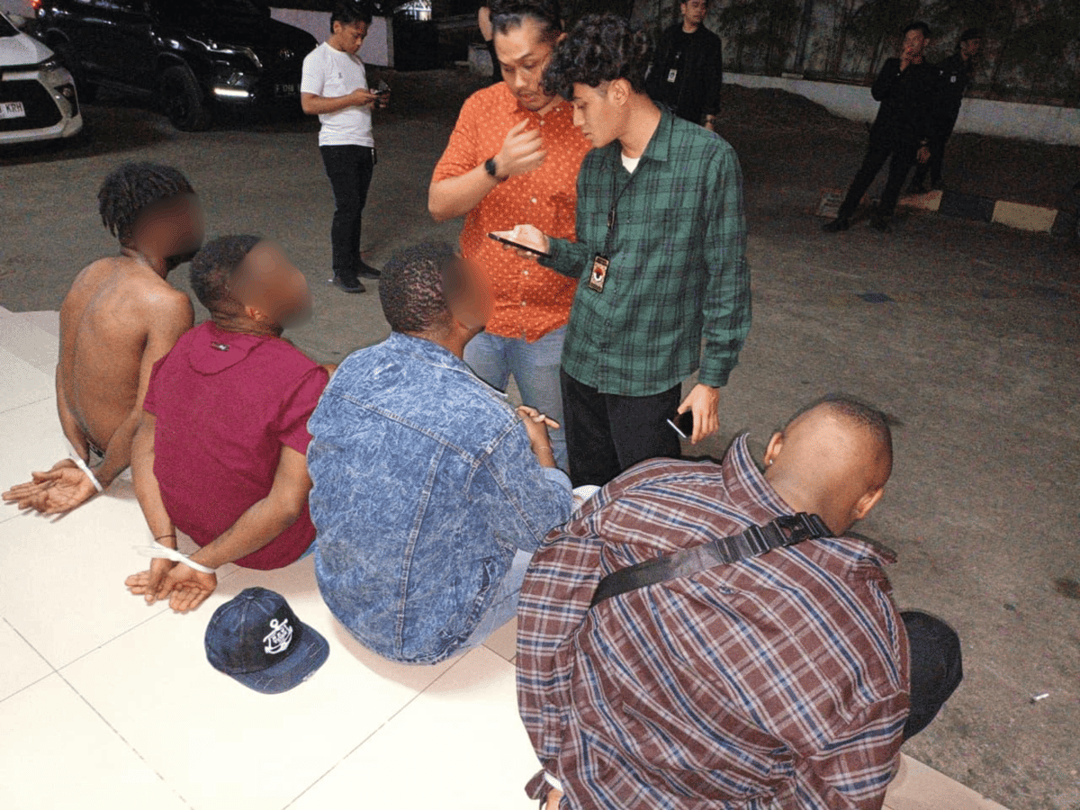 Lima WNA asal Nigeria ditangkap di Bekasi gegara langgar keimigrasian. (Dokumen Imigrasi Bekasi) 