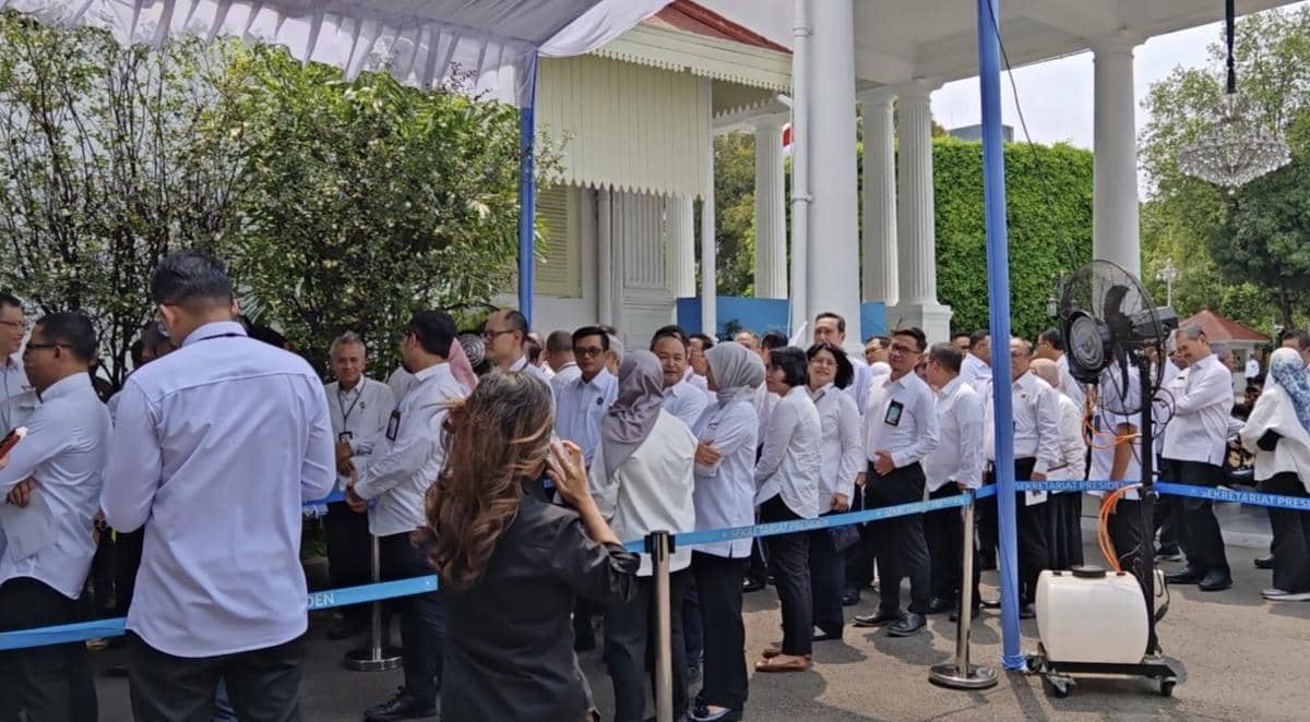 Siap Dengar Taklimat Presiden Prabowo, Ratusan Pejabat Datangi Istana