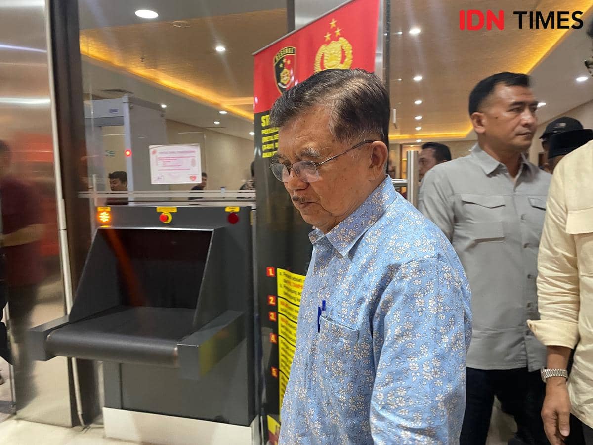 Wakil Presiden ke-10 dan ke-12 RI, Jusuf Kalla (JK), di Bareskrim Polri, Jakarta Selatan, Rabu (8/4/2026). (IDN Times/Yovita Arnelia)