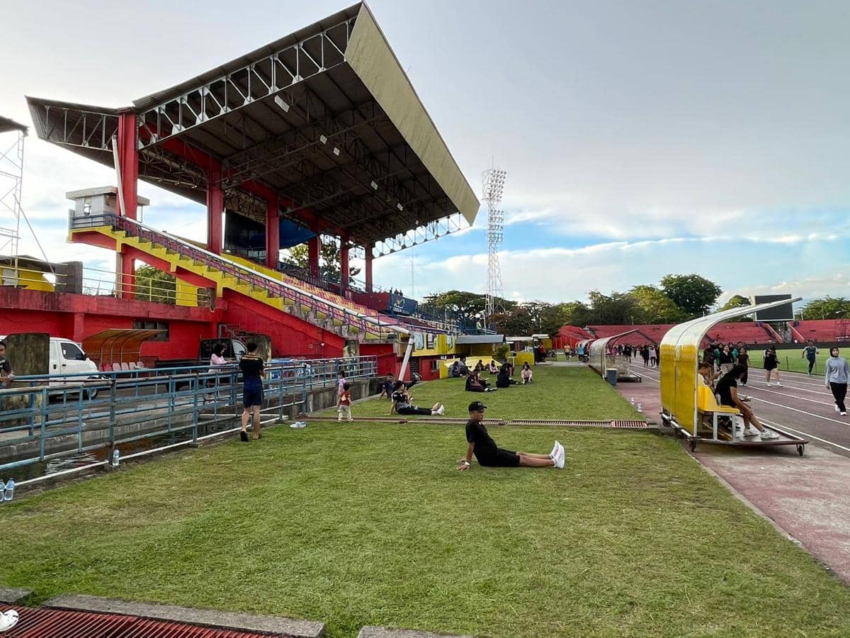 Stadion H Agus Salim Padang bagian dalam