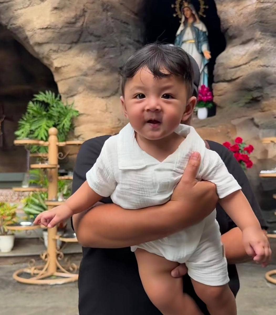 Potret Erika dan Andrew jalan-jalan di Taman Doa Kasih Mulia Sejati