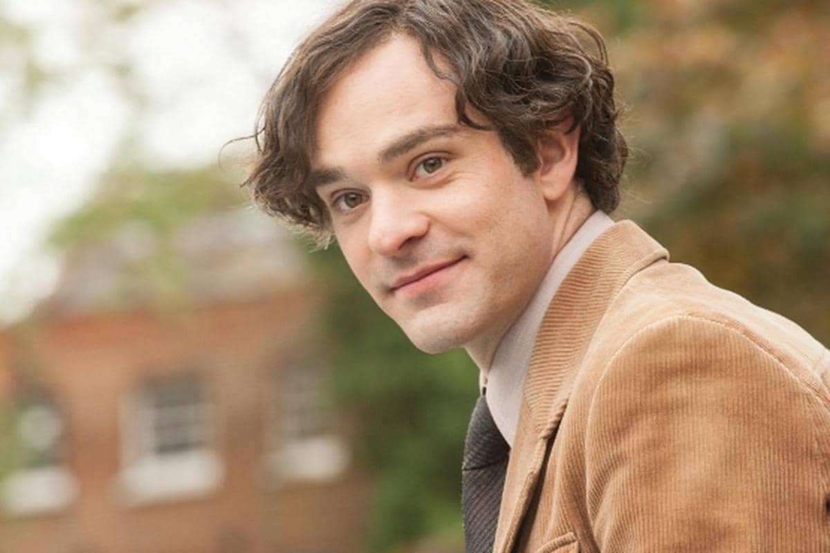 Charlie Cox dalam film The Theory of Everything