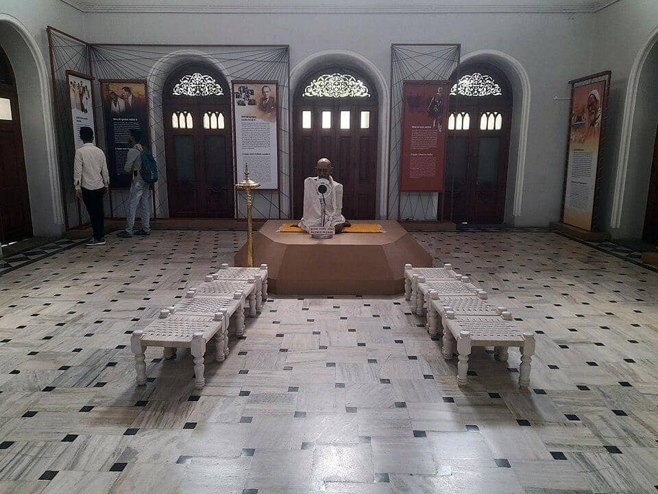 Ruangan di dalam Istana Aga Khan