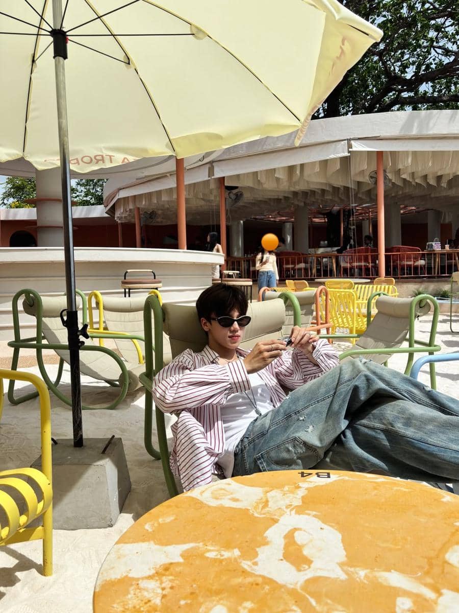 Gaya ke Pantai ala Fluke Nattanon