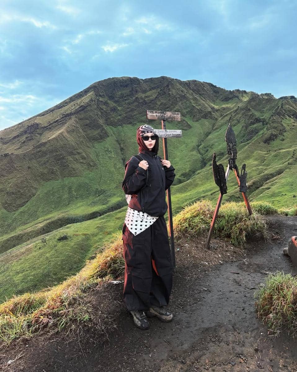 OOTD Naik Gunung ala Clara Yulia