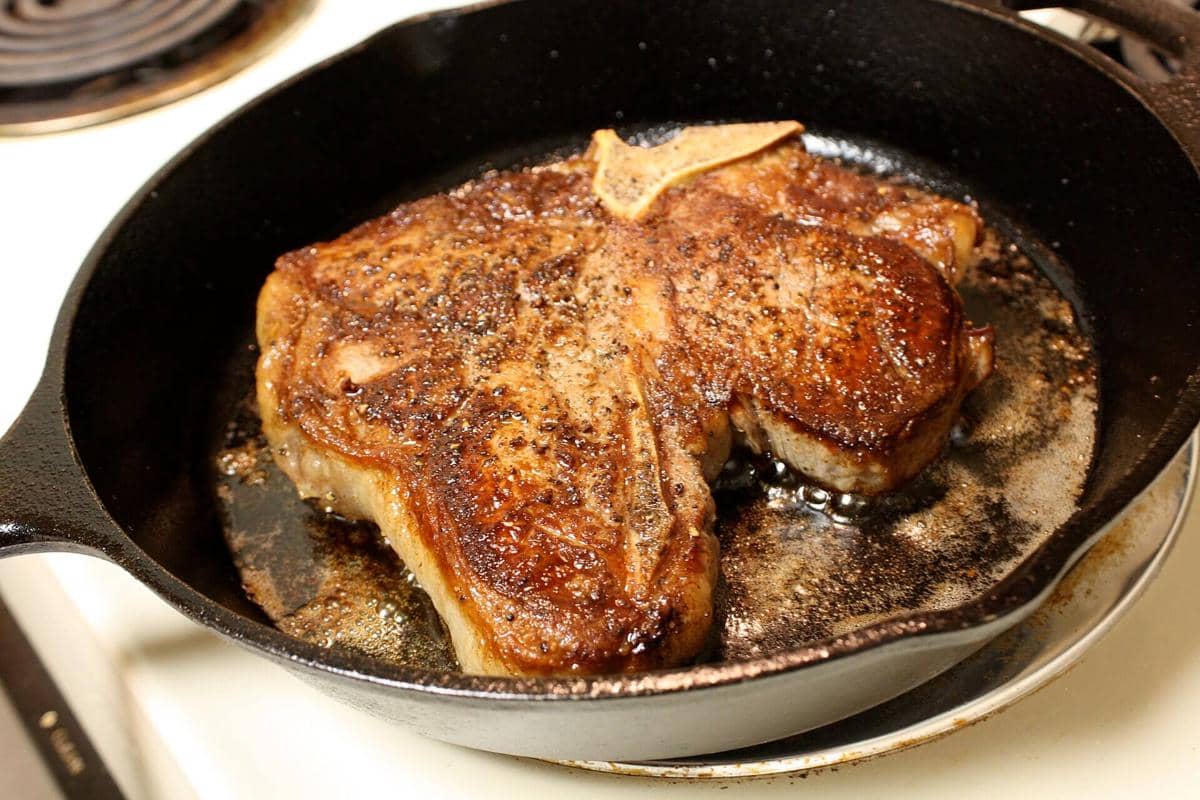 ilustrasi porterhouse steak 