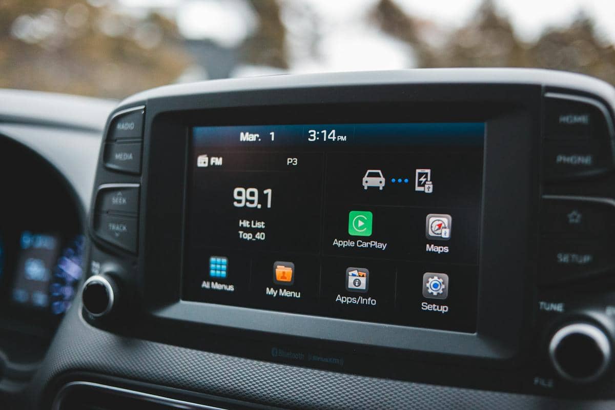 5 Teknologi Infotainment Mobil Modern yang Bikin Nyaman Berkendara