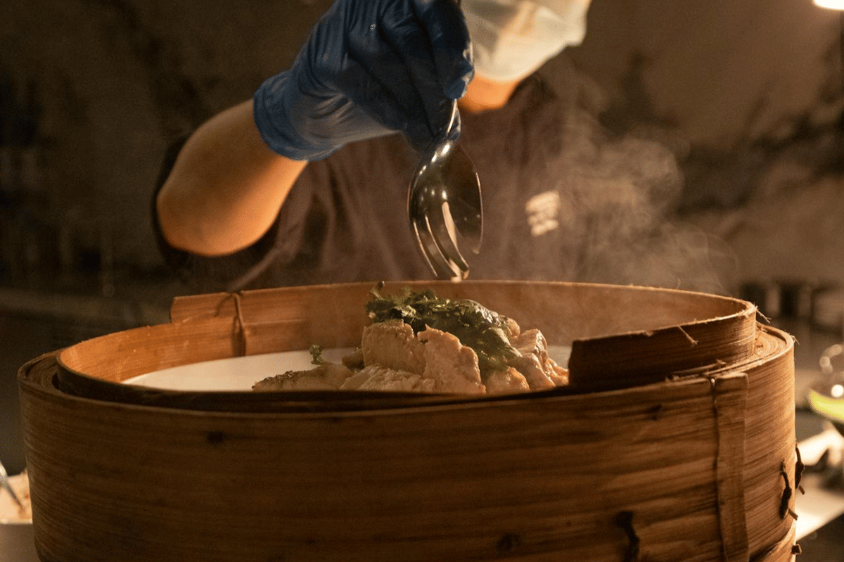 ilustrasi membuat ayam kukus oyong