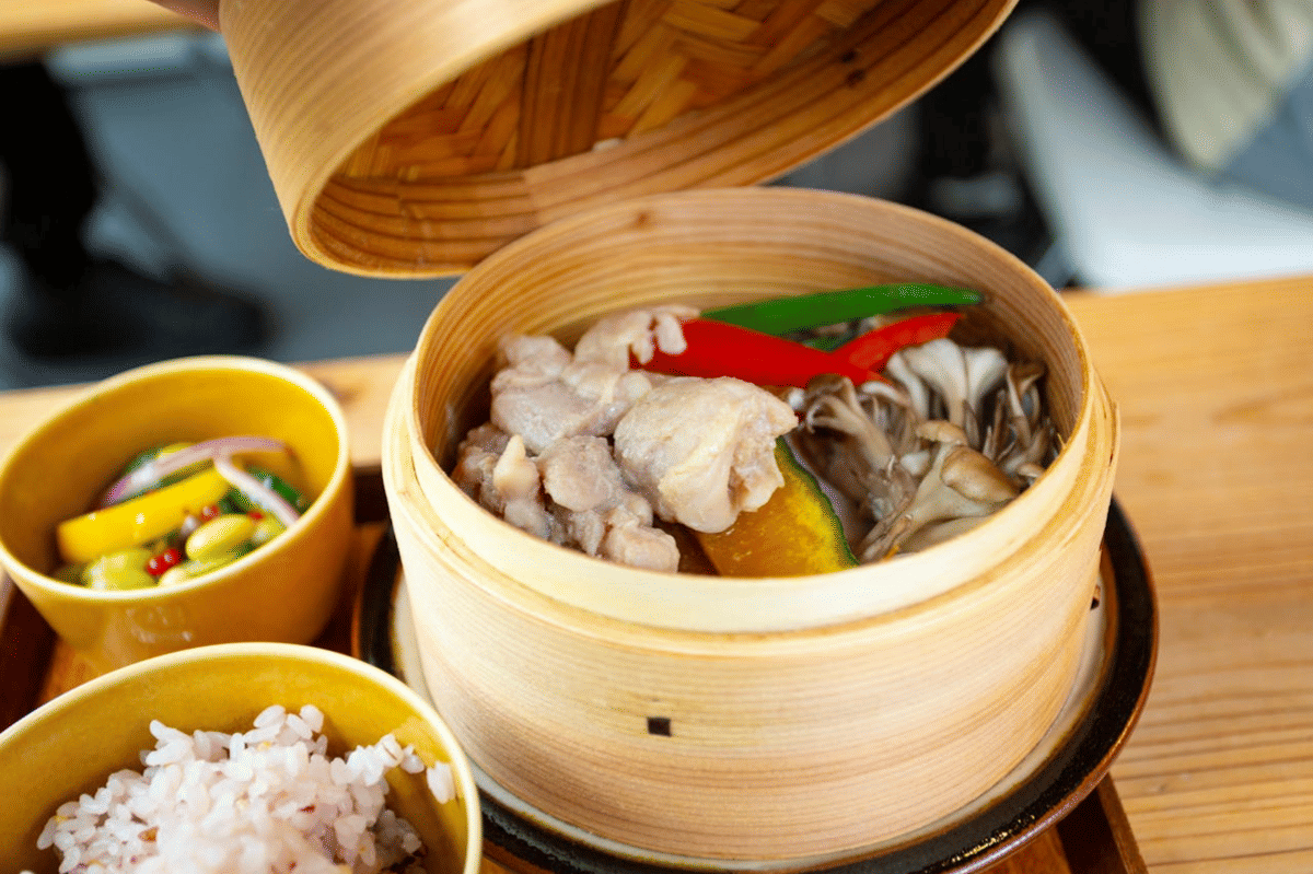 ilustrasi ayam kukus oyong