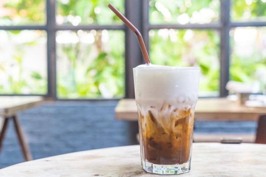 ilustrasi coconut yuzu iced coffee
