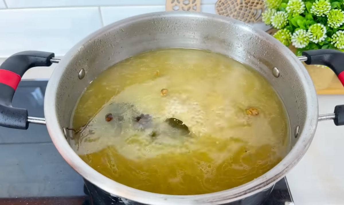 ilustrasi membuat kuah bening