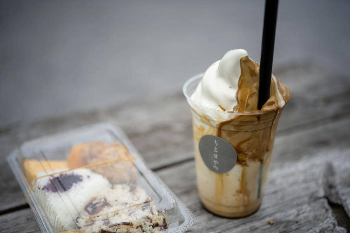 ilustrasi caramel milkshake