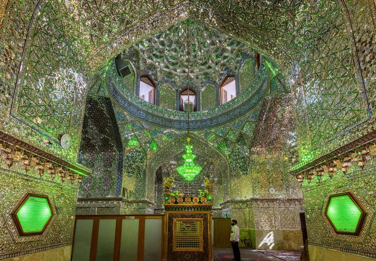 potret arsitektur Shiraz bak puisi