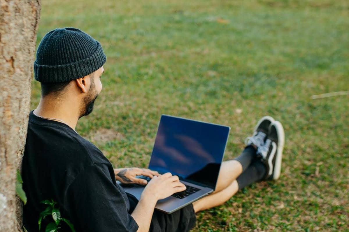 ilustrasi membangun aplikasi tanpa coding yang ribet