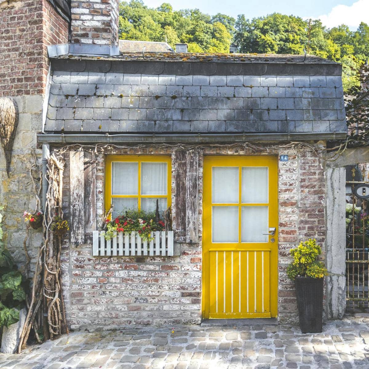 ilustrasi rumah gaya English cottage