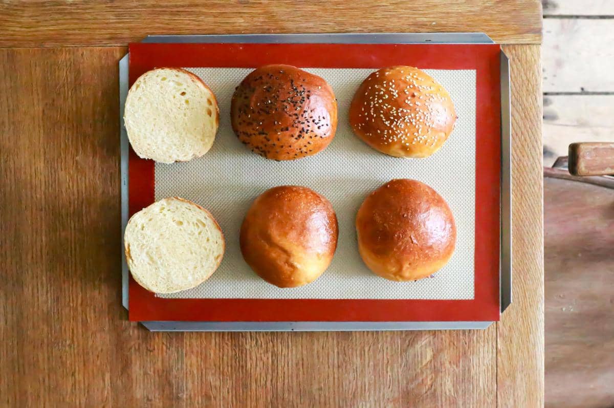 Resep Roti Burger Homemade Takaran Sendok, Empuk dan Anti Gagal!