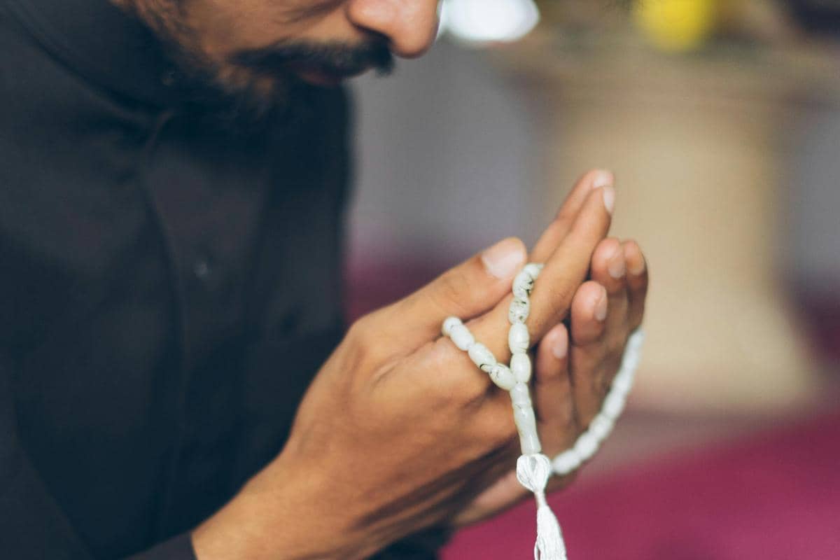 ilustrasi umat Islam berdukacita 