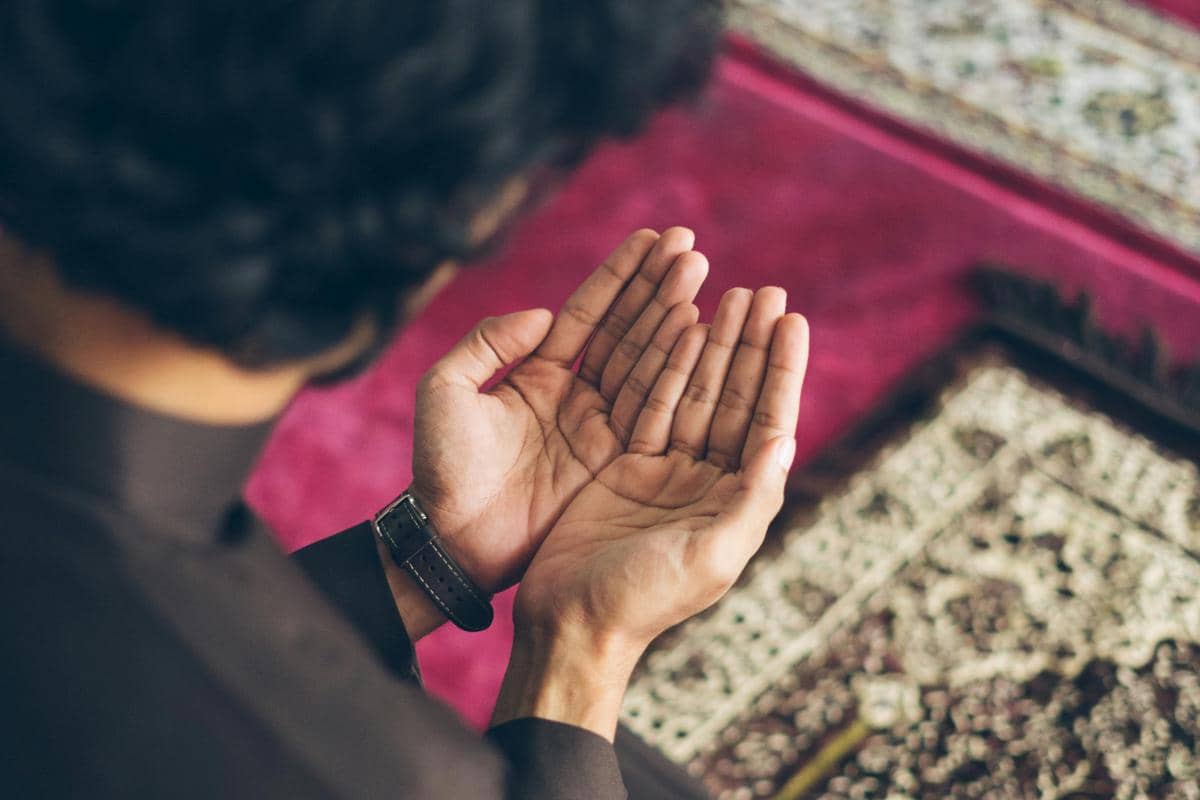 ilustrasi umat Islam berdukacita 