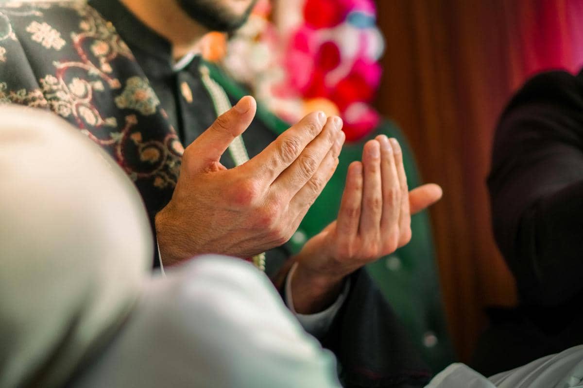 ilustrasi umat Islam berdukacita 