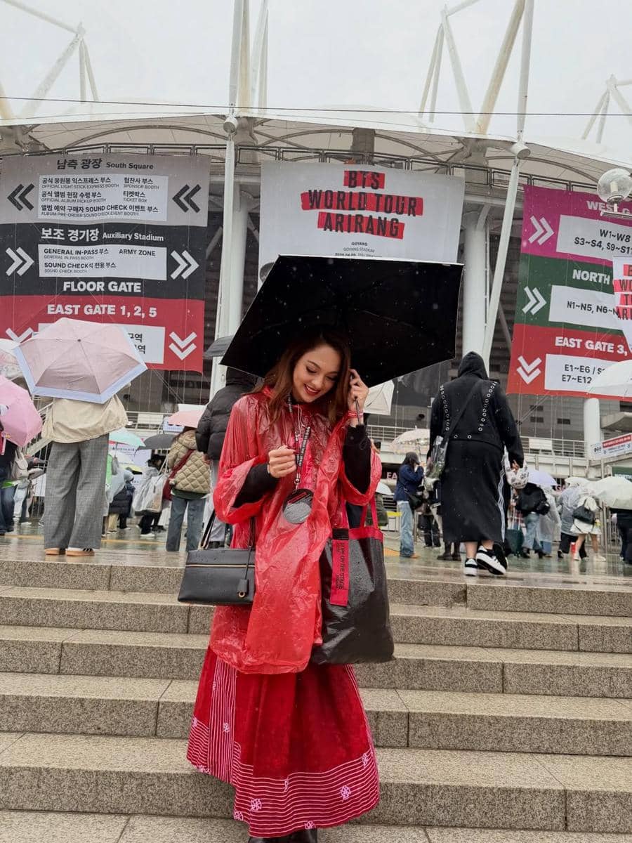 Dr. Reisa Brotoasmoro nonton konser BTS di Goyang Stadium
