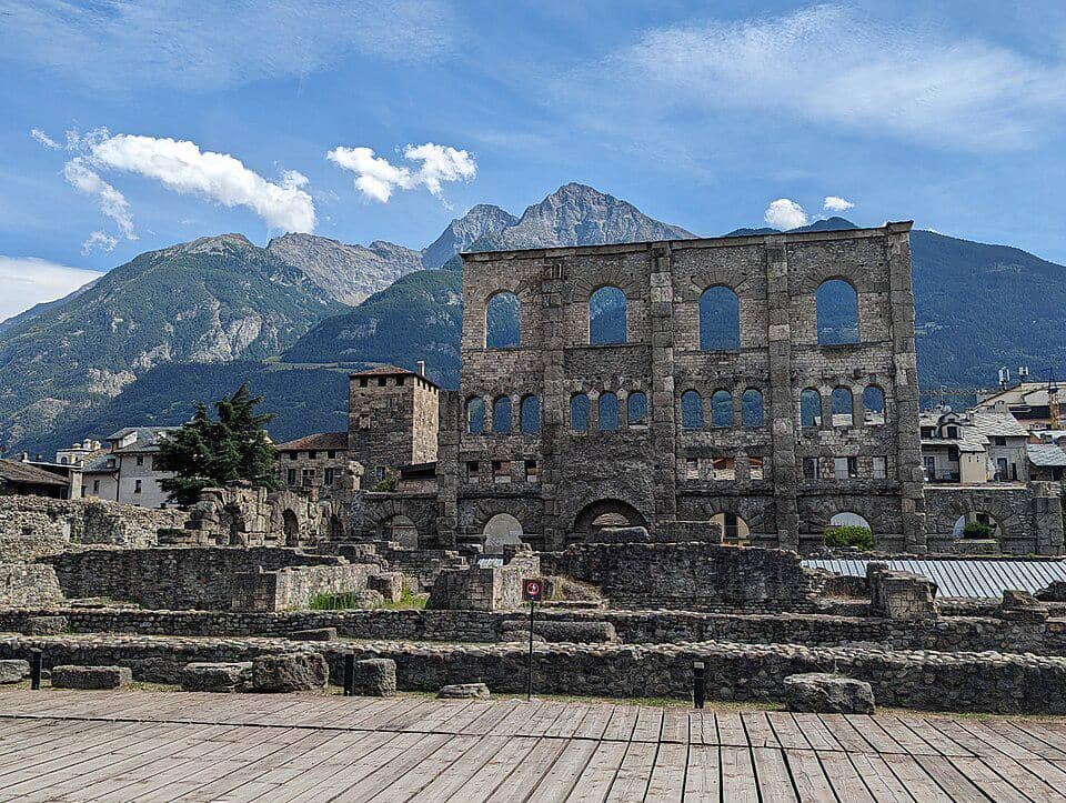 Teater Romawi di Aosta