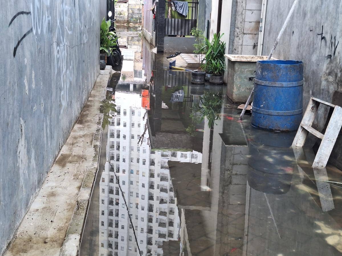 Drainase Tertutup Proyek, Warga Parung Kored Terjebak Banjir