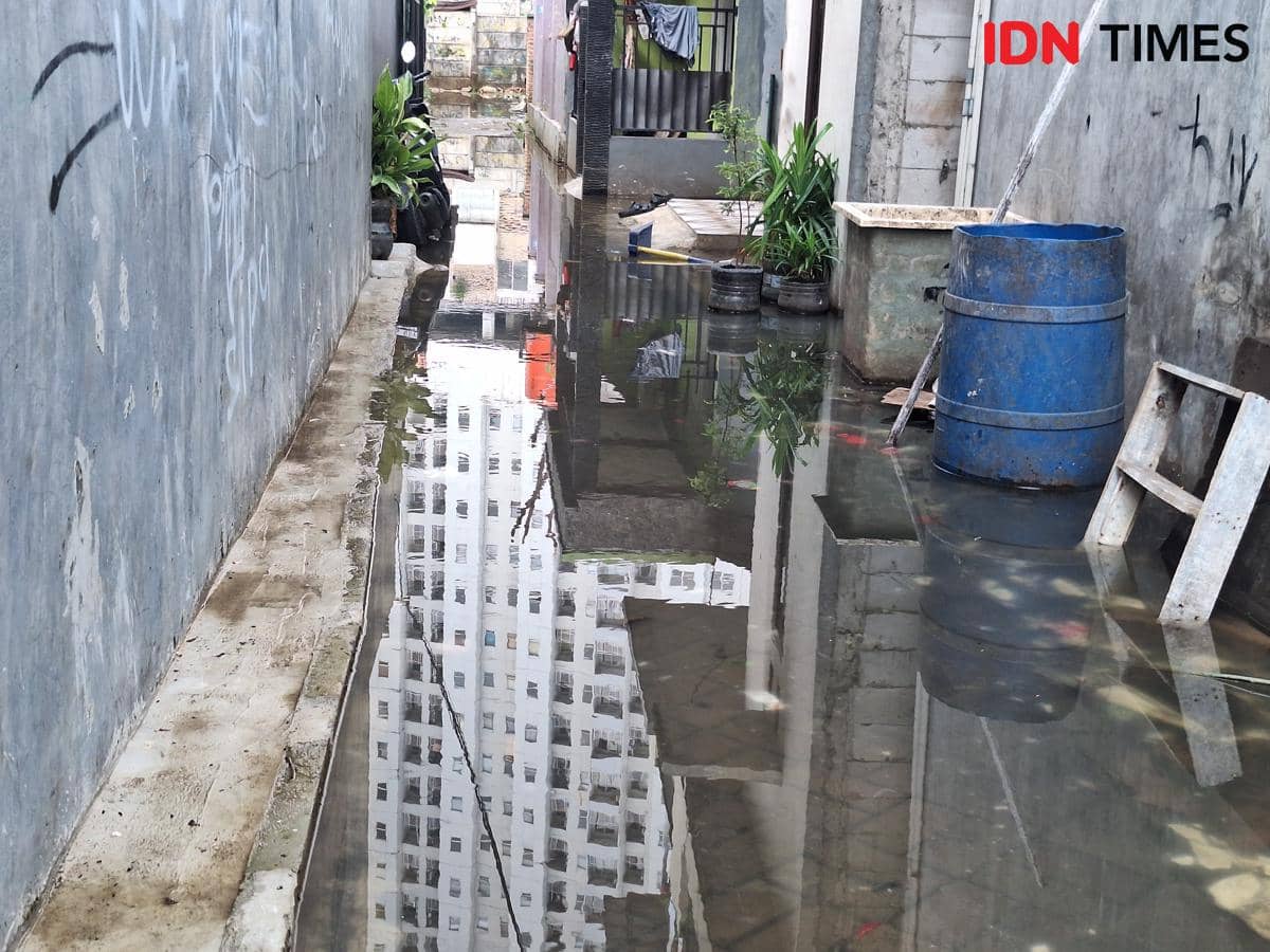 Drainase Tertutup Proyek, Warga Parung Kored Terjebak Banjir