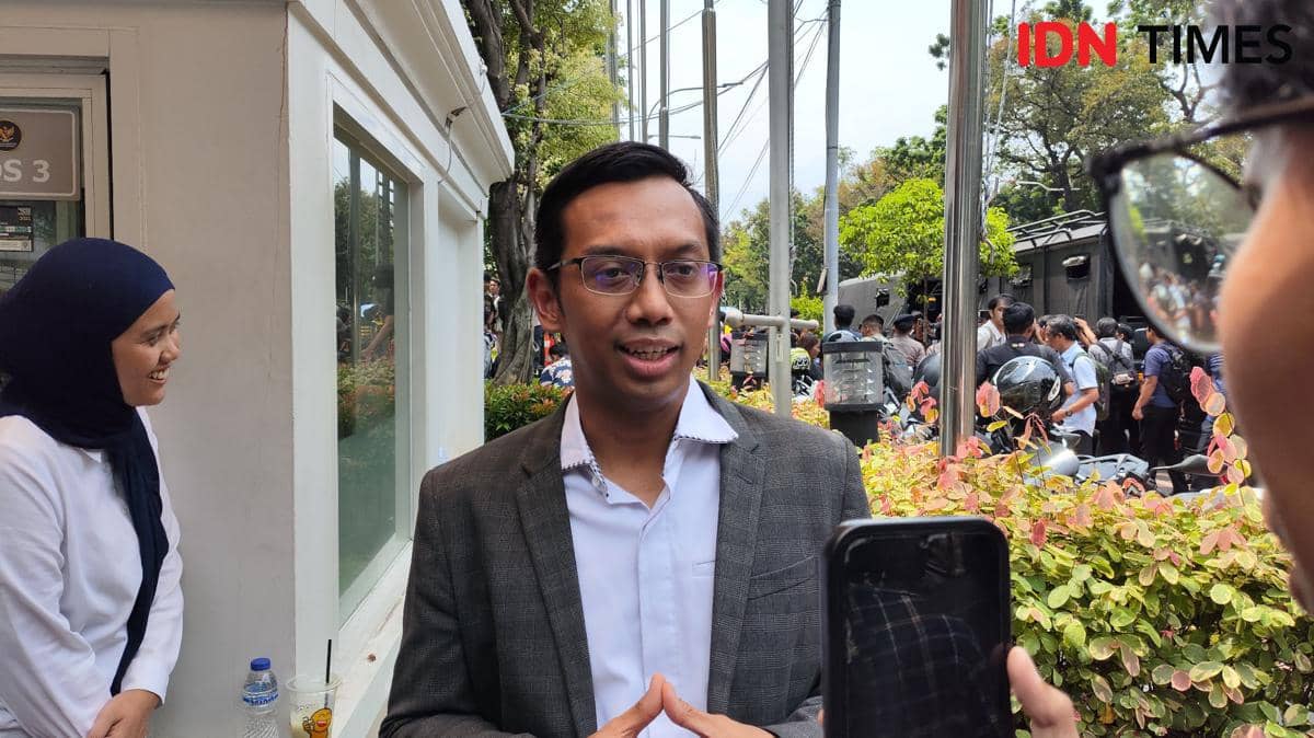 Kepala Biro Humas Mahkamah Konstitusi (MK), Pan Mohammad Faiz saat ditemui di Gedung MK, Jakarta Pusat, Rabu (8/4/2026) (IDN Times/Yosafat Diva Bayu Wisesa) 