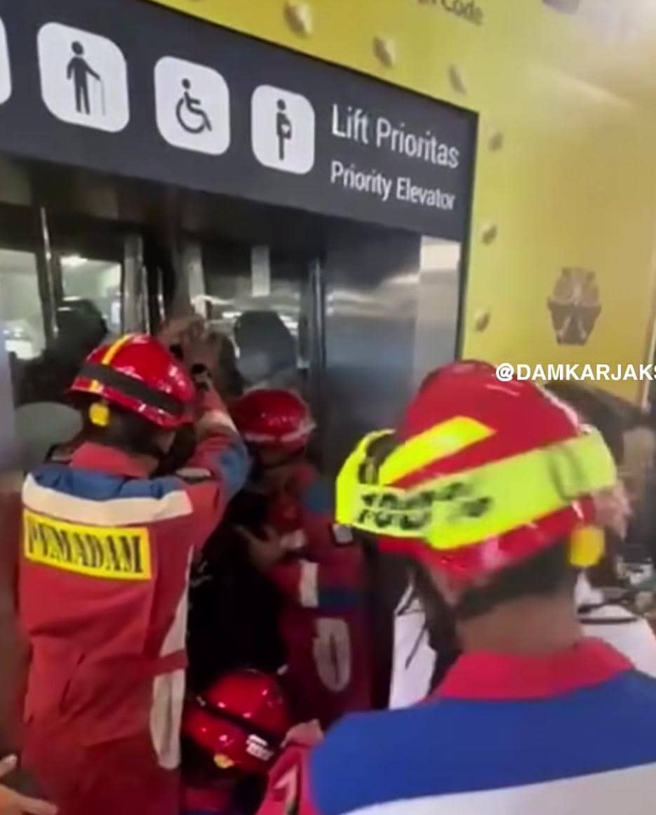 10 Orang Terjebak Lift MRT Lebak Bulus Saat Blackout Jakarta