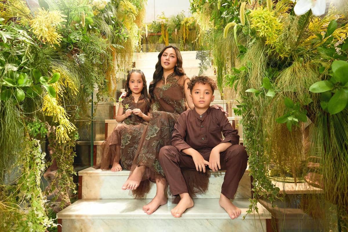 7 Gaya Kompak Rachel Vennya dan Anaknya, Selalu Fashionable!