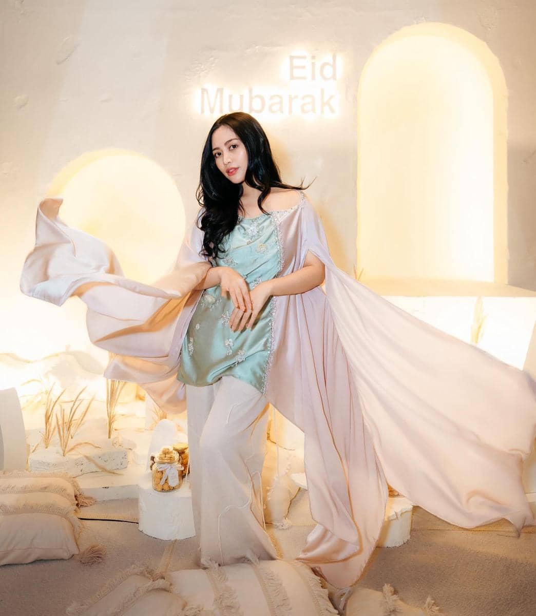 gaya Lebaran Rachel Vennya