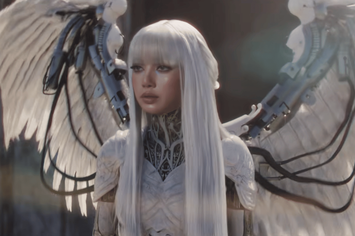 Lisa BLACKPINK di MV Bad Angel (youtube.com/Anyma)