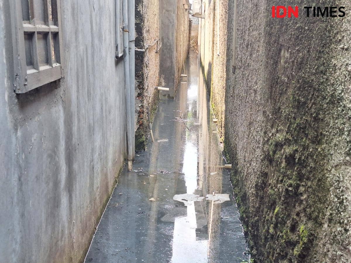 Drainase Tertutup Proyek, Warga Parung Kored Terjebak Banjir