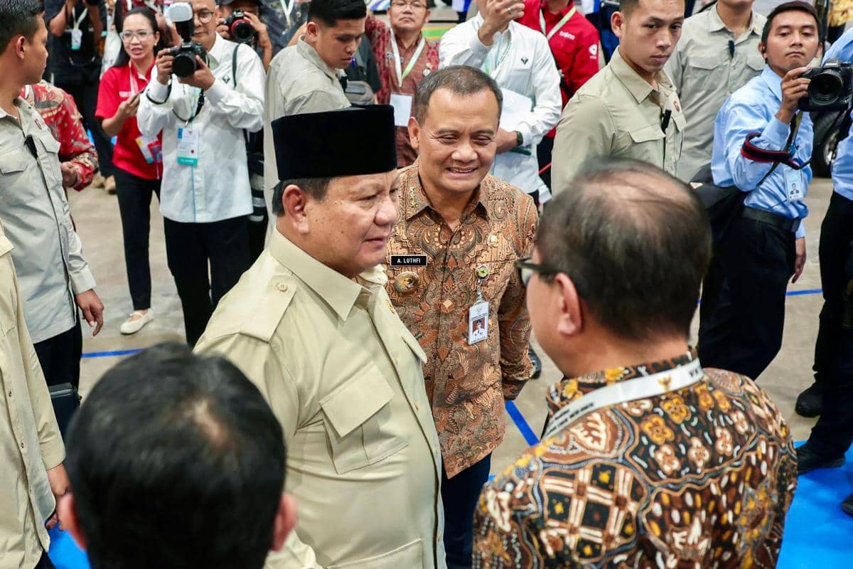 Prabowo Ungkap Pemprov Jateng Pesan Beberapa Bus Listrik di Magelang