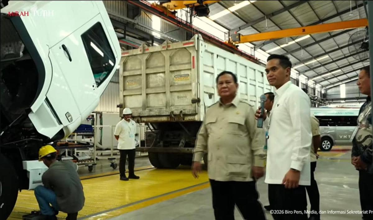 Presiden Prabowo berkunjung ke Pabrik Perakitan Kendaraan Komersial Berbasis Listrik, Magelang, Jawa Tengah, Kamis (9/4/2026) (YouTube.com/Sekretariat Presiden)