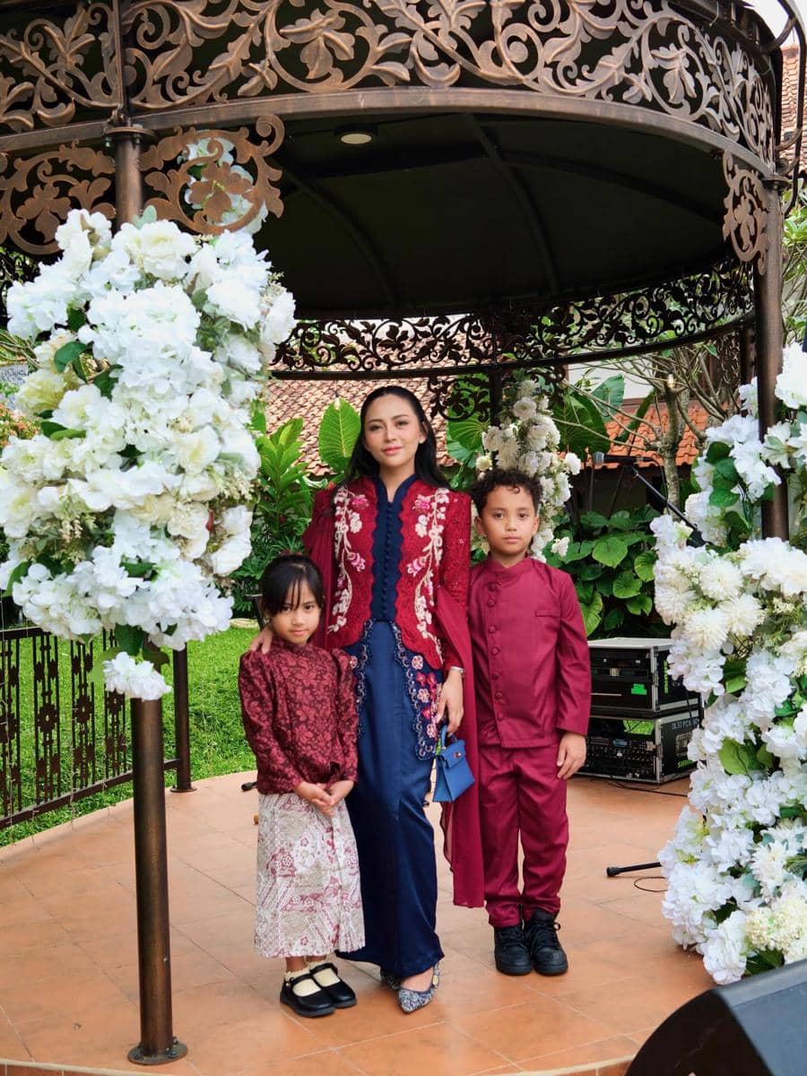 ootd Rachel Vennya dan anak-anaknya