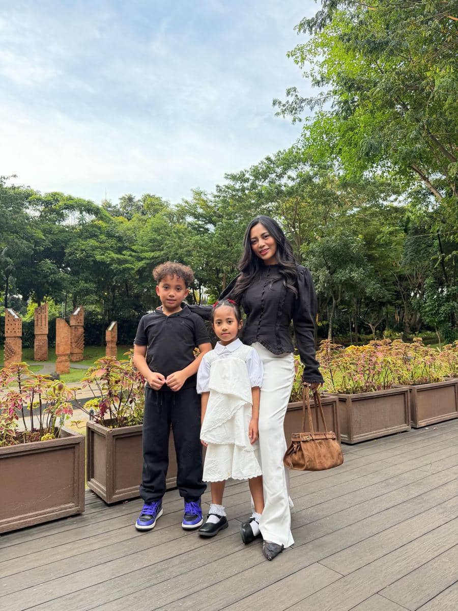 ootd Rachel Vennya dan anak-anaknya
