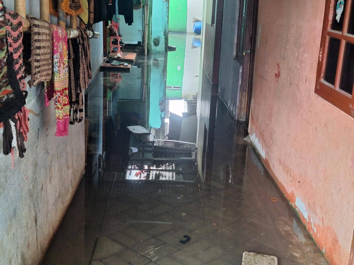 Drainase Tertutup Proyek, Warga Parung Kored Terjebak Banjir