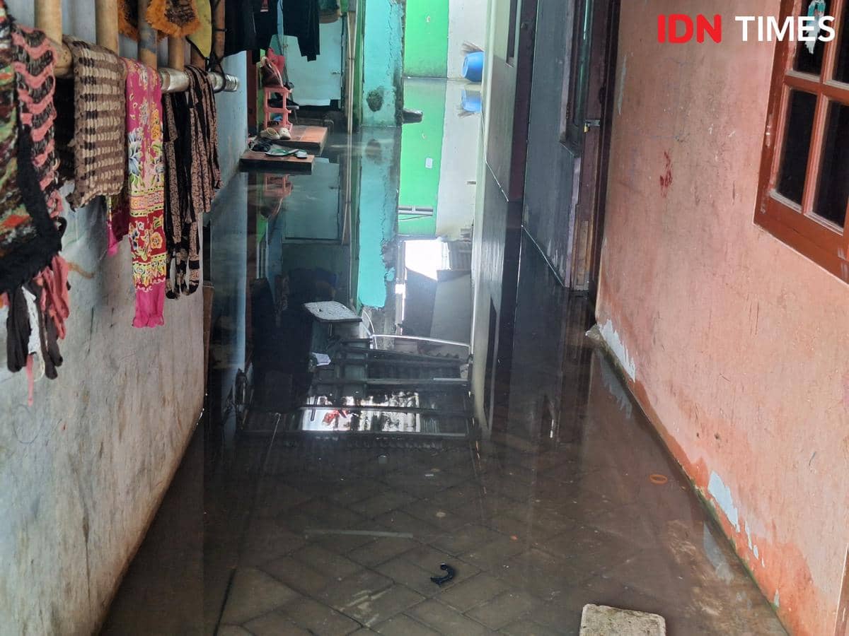 Dikepung Genangan, Warga Parung Kored Tagih Janji Anggota DPRD Soal Drainase