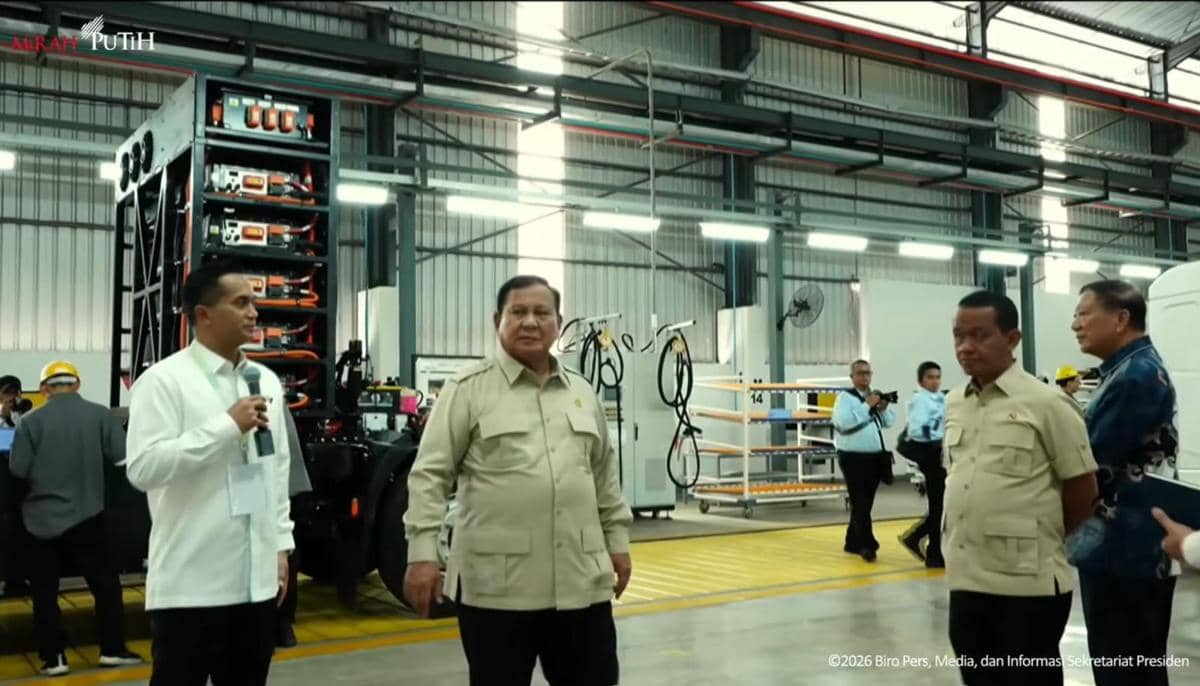 Presiden Prabowo berkunjung ke Pabrik Perakitan Kendaraan Komersial Berbasis Listrik, Magelang, Jawa Tengah, Kamis (9/4/2026) (YouTube.com/Sekretariat Presiden)