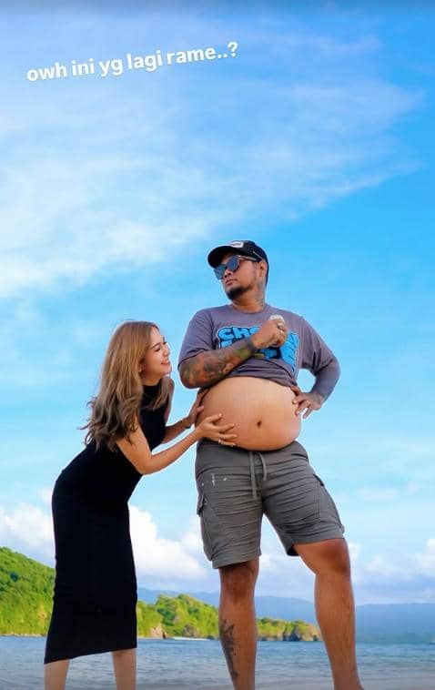 Lindi Fitriyana, Istri Virgoun Umumkan Kehamilan
