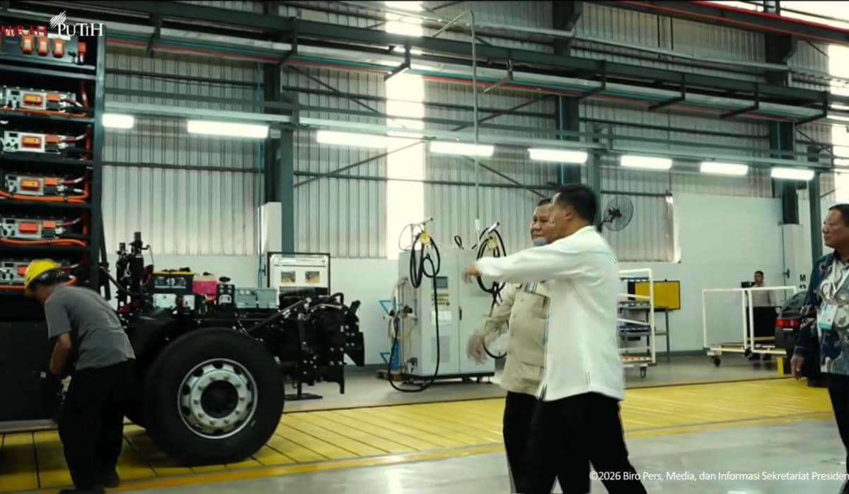 Presiden Prabowo berkunjung ke Pabrik Perakitan Kendaraan Komersial Berbasis Listrik, Magelang, Jawa Tengah, Kamis (9/4/2026) (YouTube.com/Sekretariat Presiden)