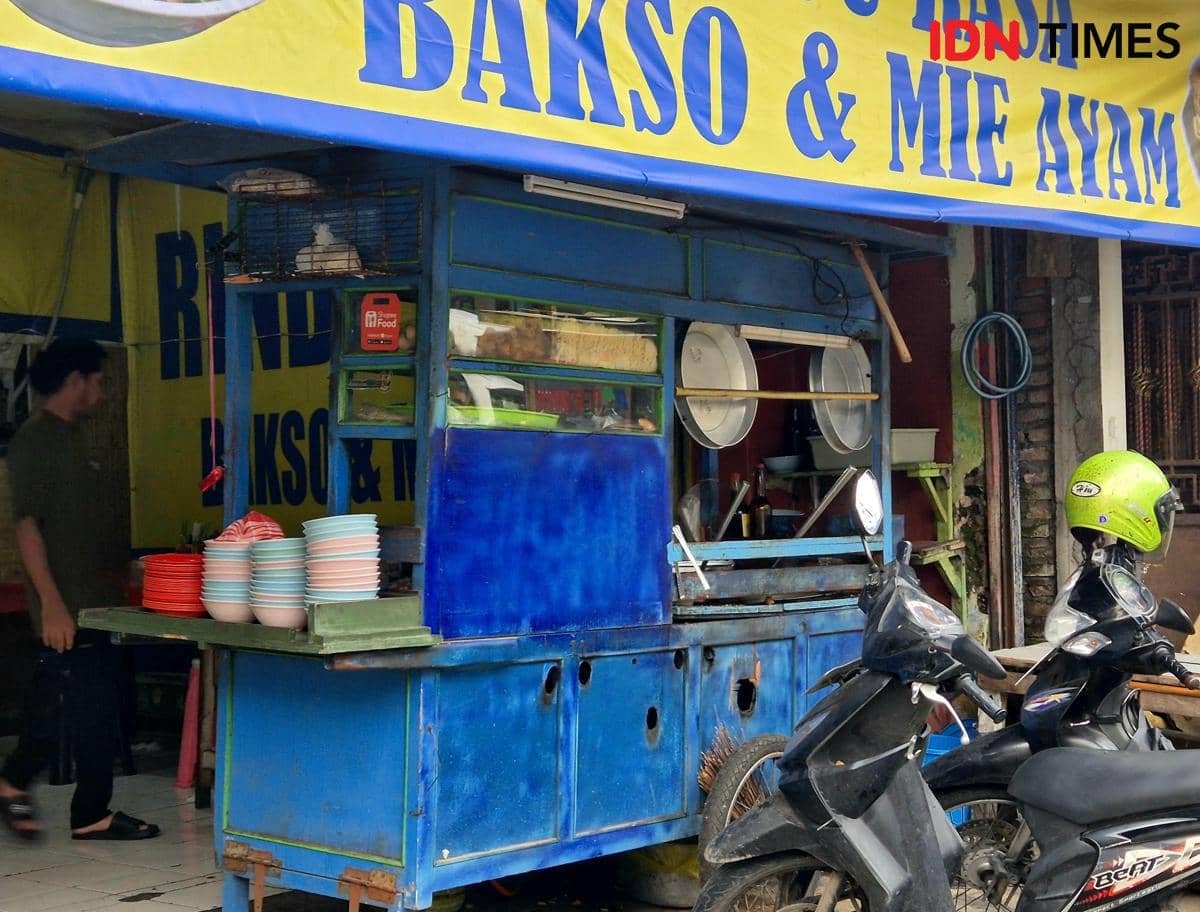 Harga Plastik Naik, Pedagang Kecil Menahan Napas