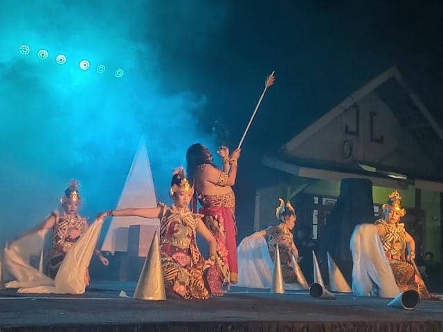 Penampilan Tari Rahwana di Dusun Busu
