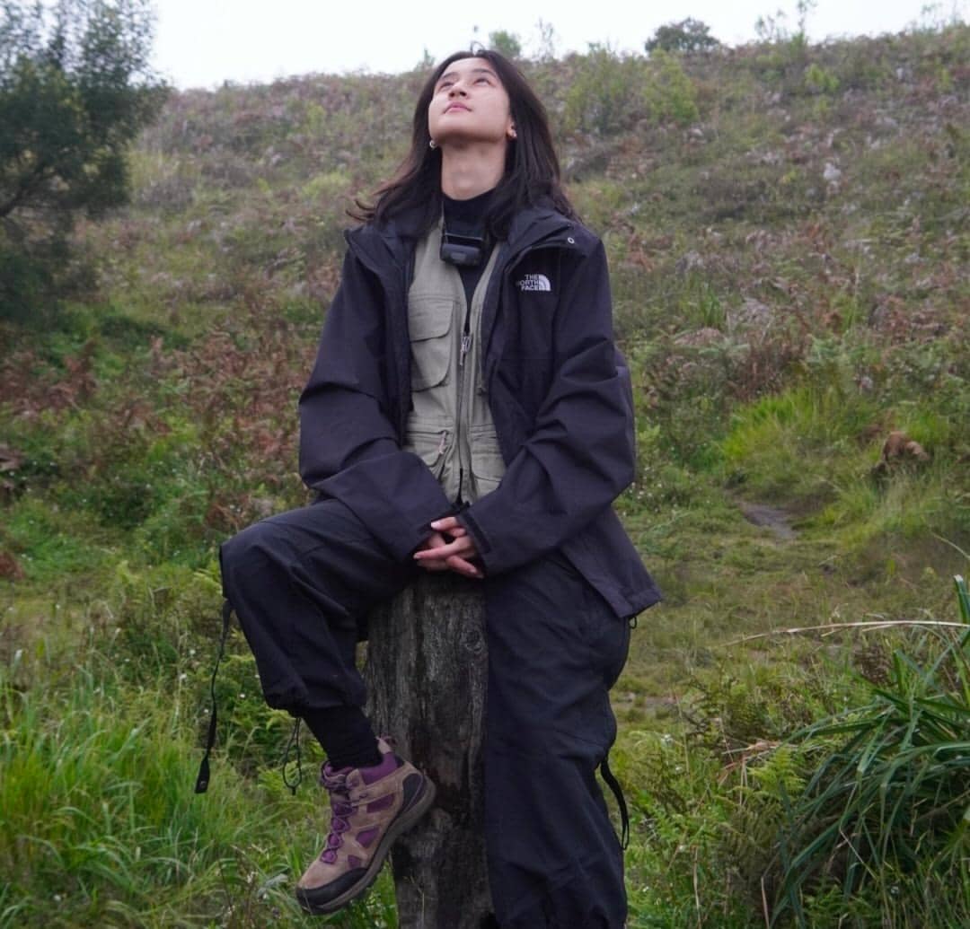 potret Keisya Levronka mendaki Gunung Prau