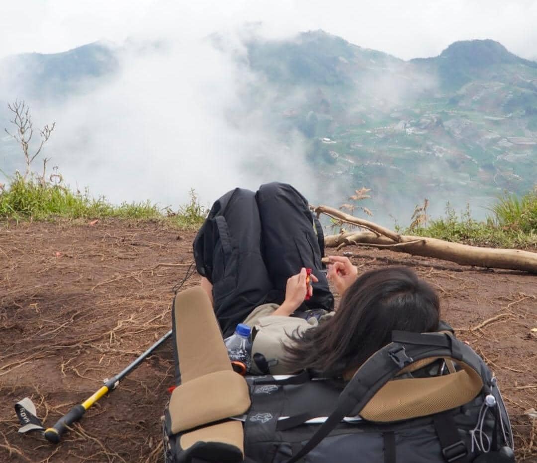 potret Keisya Levronka mendaki Gunung Prau