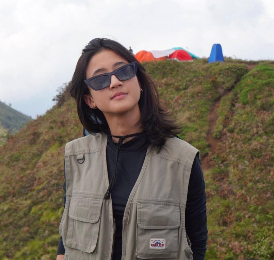 potret Keisya Levronka mendaki Gunung Prau