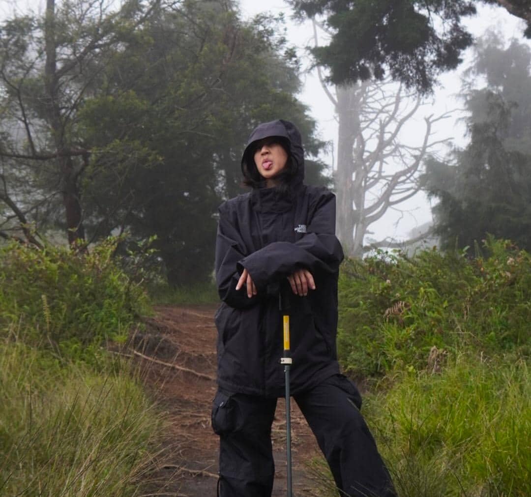 potret Keisya Levronka mendaki Gunung Prau