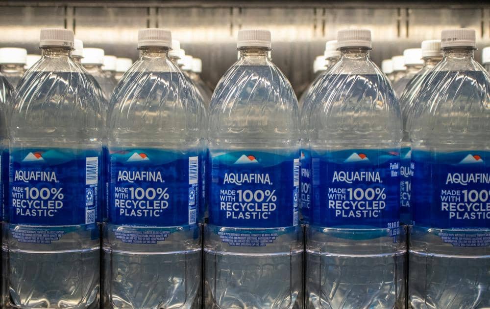 ilustrasi botol air mineral